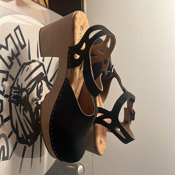 Never worn wooden NOVACAS vegan clogs! - Picture 7 of 8